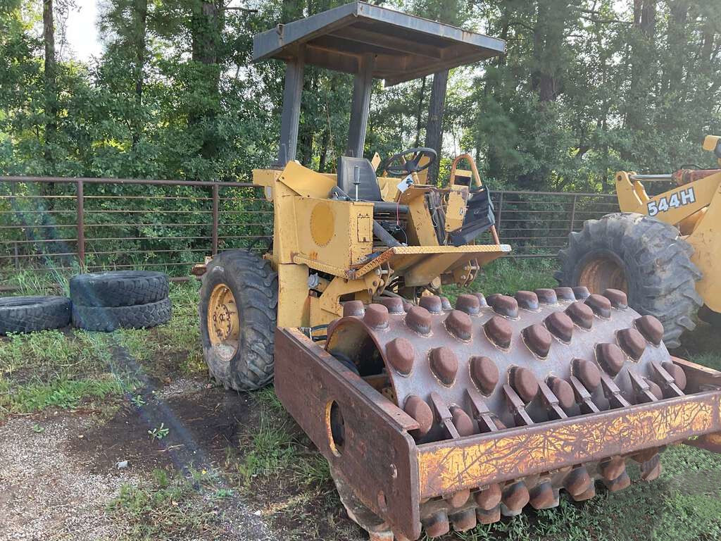 COMPACTADOR PATA DE CABRA CATERPILLAR CP433C